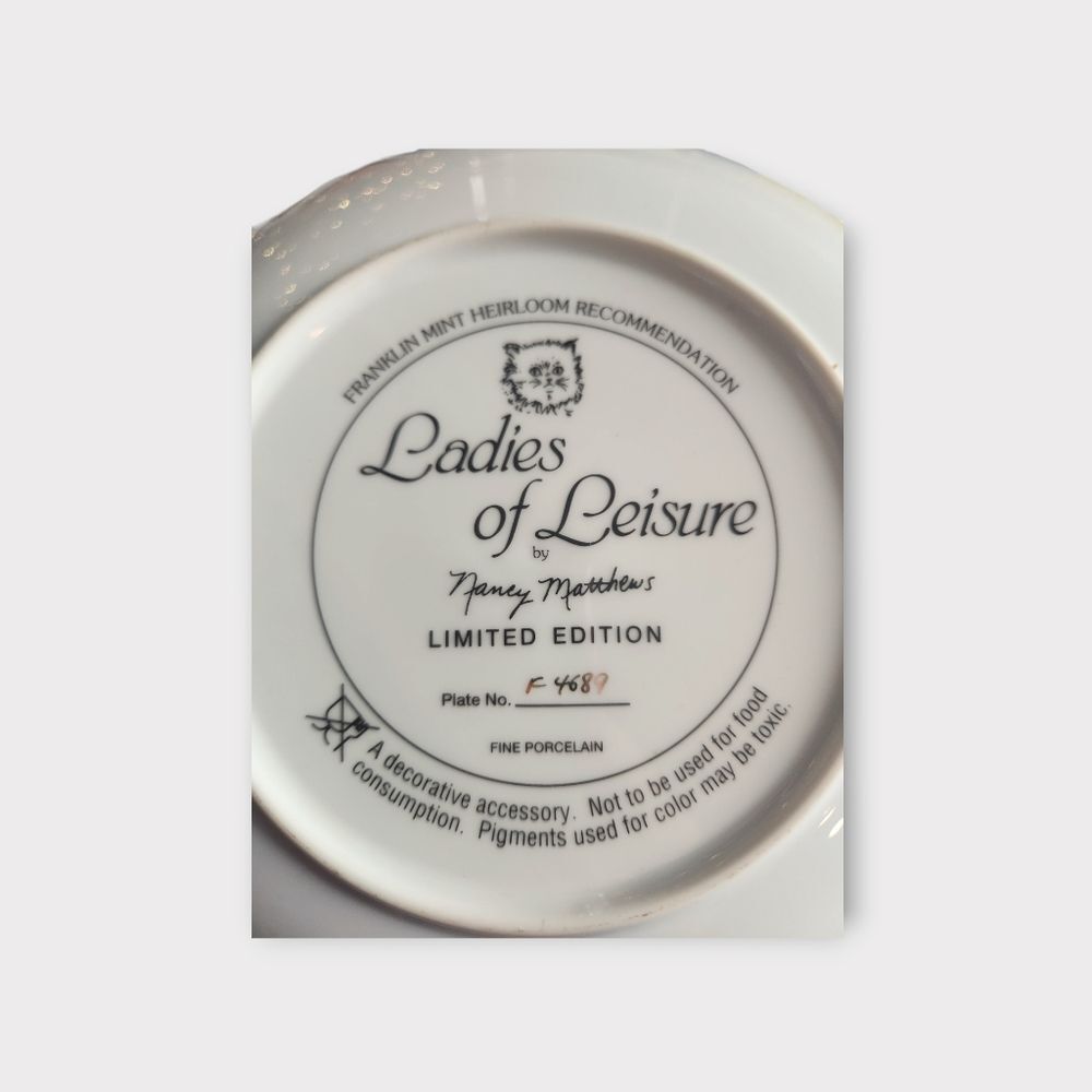 Franklin Mint Fine Porcelain Cat Plate "Ladies of Leisure" by Nancy Matthews - Picture 3 of 3
